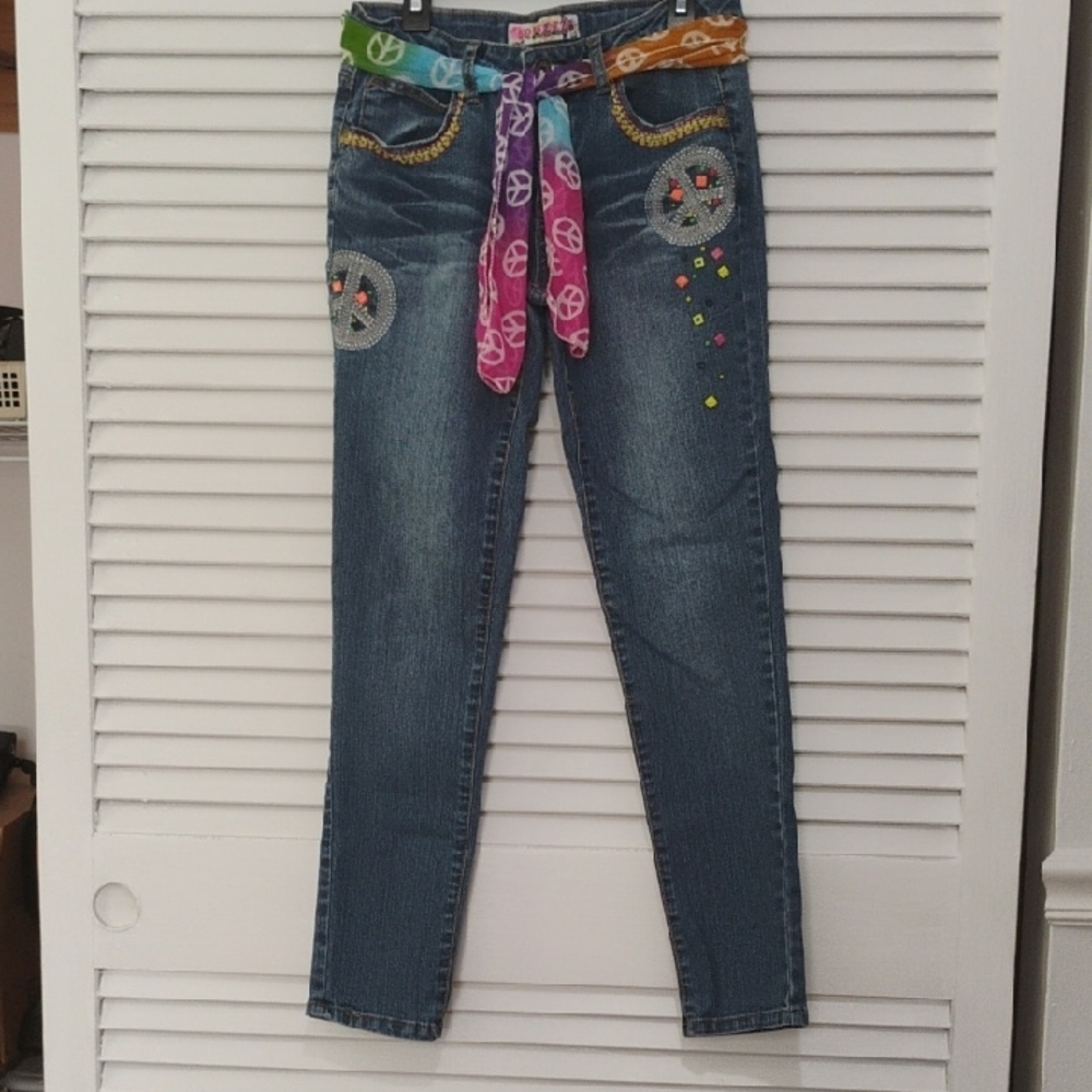 Squeeze Blue Jeans with Colorful Accents
